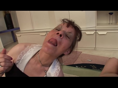 ❤️ Due nonne e un nonno fanno una cosa a tre ️ Pornoal it.watchhentai.ru ❌️❤