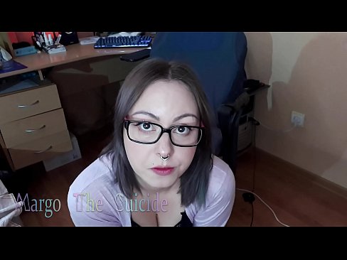❤️ Ragazza sexy con gli occhiali succhia il dildo profondamente sulla macchina fotografica ️ Pornoal it.watchhentai.ru ❌️❤