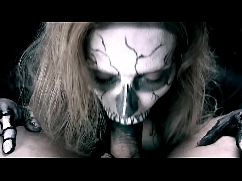 ❤️ Ragazza demone che succhia il cazzo con la sua bocca nera e ingoia lo sperma ️ Pornoal it.watchhentai.ru ❌️❤