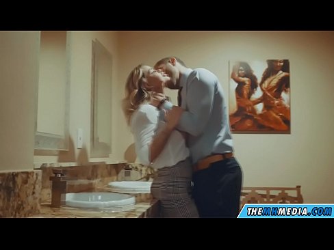 ❤️ Quando una bionda formosa ti seduce in un bagno pubblico ️ Pornoal it.watchhentai.ru ❌️❤